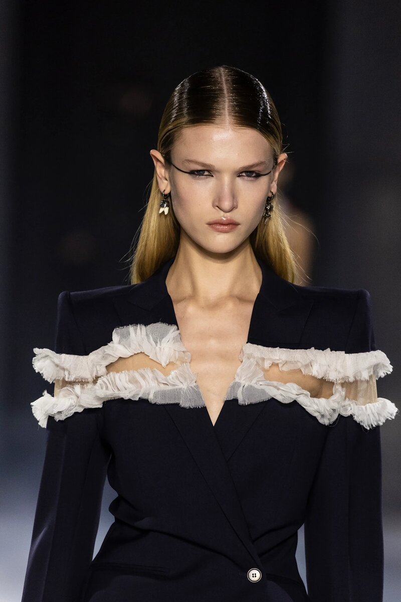 Alexander McQueen Spring 2025