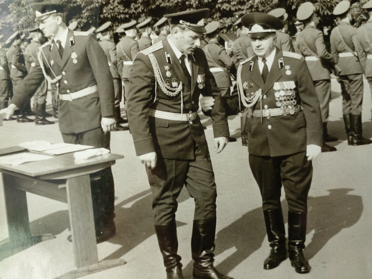 Командир полка полковник Затолокин