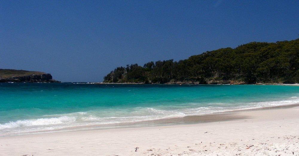 https://dynamic-media-cdn.tripadvisor.com/media/photo-o/06/fe/f7/53/jervis-bay-national-park.jpg?w=1000&h=-1&s=1