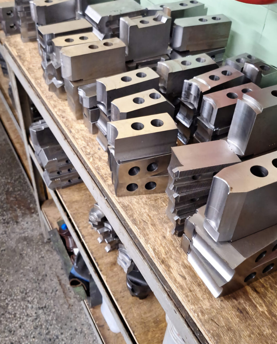 Даже удивительно как это все заныкать получилось. Талант у мужика прям.