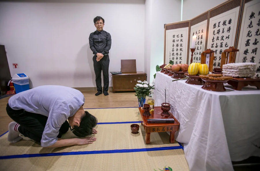 В больнице построили алтарь, чтобы могли помолиться за тех, чьи тела никто не забрал и кого никто не навещал