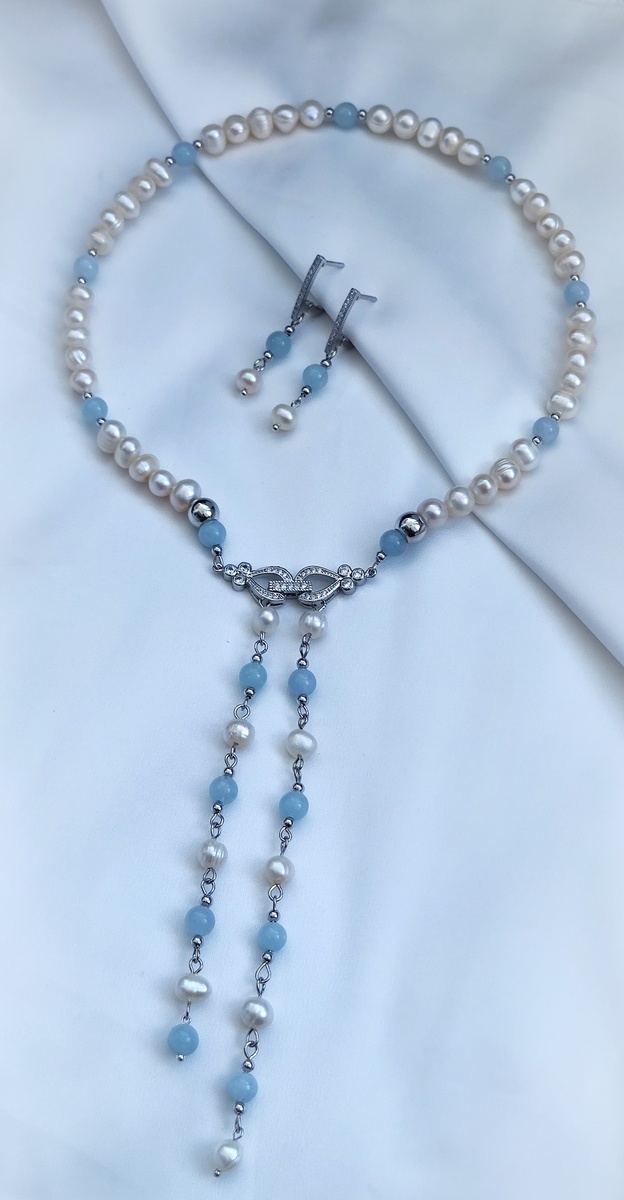 Комплект из речного жемчуга и аквамарина.