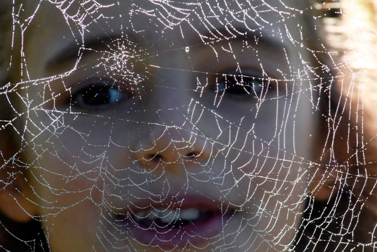 Отказ от свободы не оставляет человека безнаказанным. Это превращает его в раба необходимости