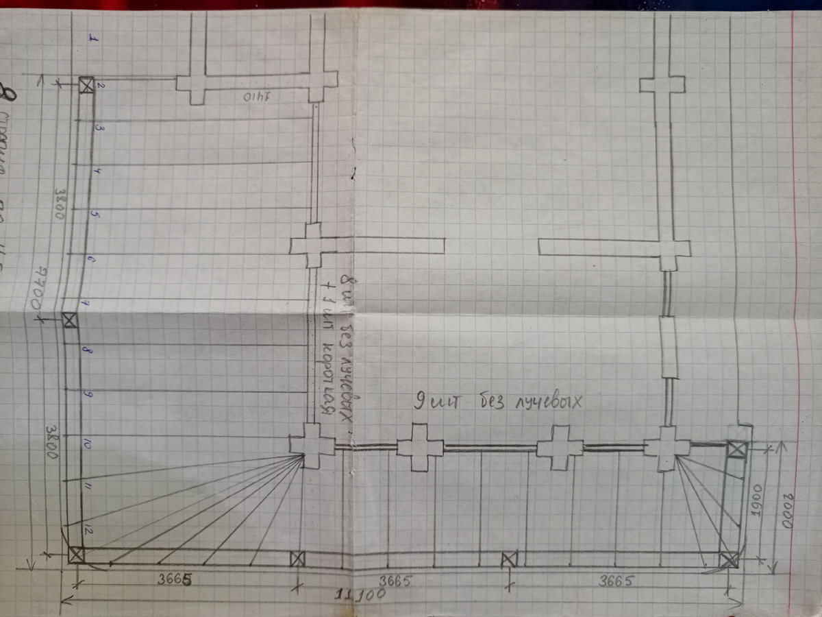 Вот такой не хитрый проект начертил. Сам навес получался буквой "Г" закрывая три стены дома. по одной стороне 7,7 метра, по второй 11,1 метра.