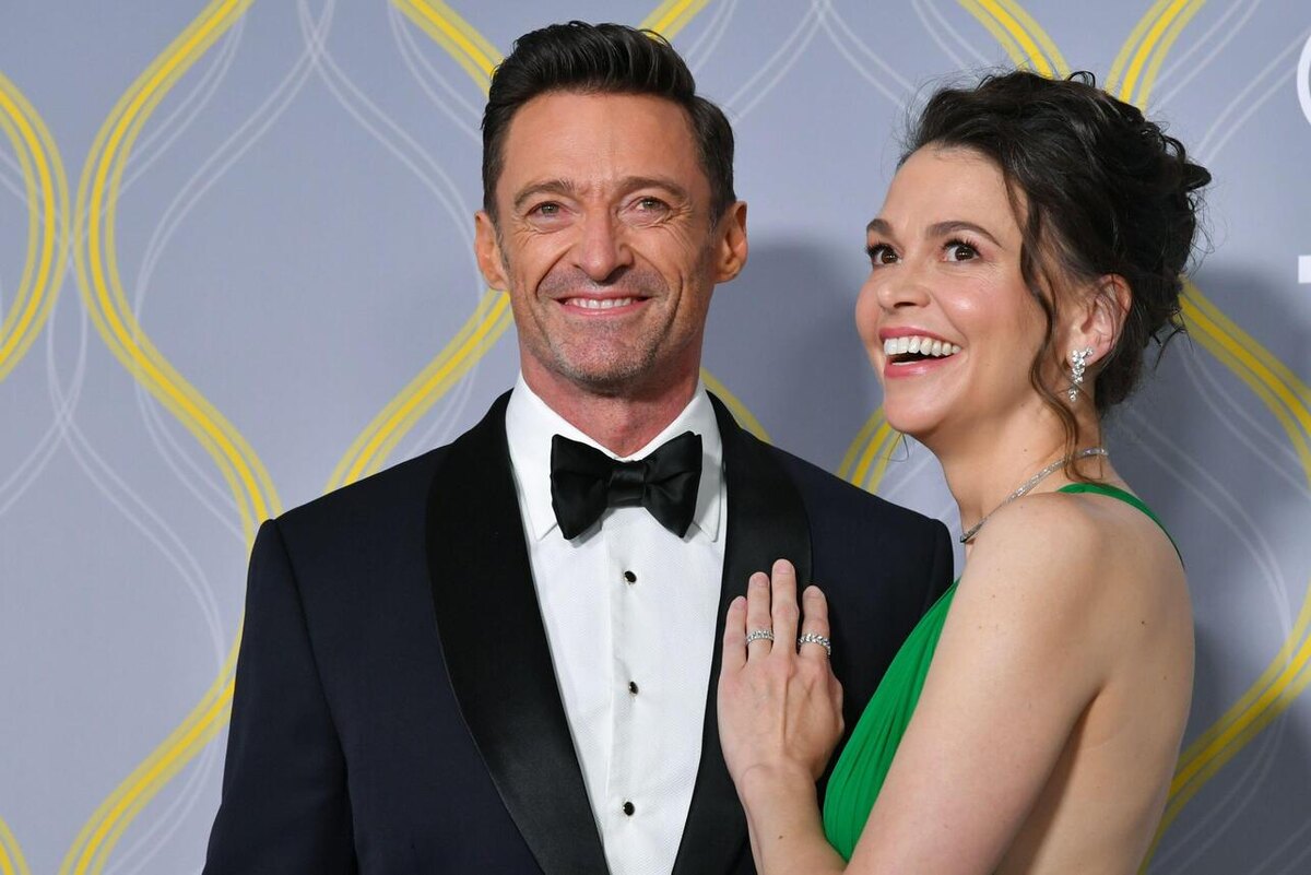    Хью проводит все время с Саттон LEGION-MEDIA