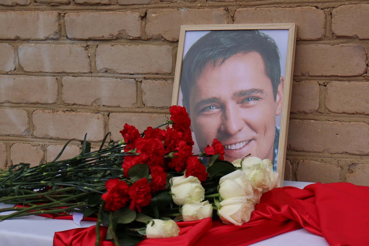    В Акбулаке увековечили память солиста группы «Ласковый май» Юрия Шатунова Кристина Просвиркина