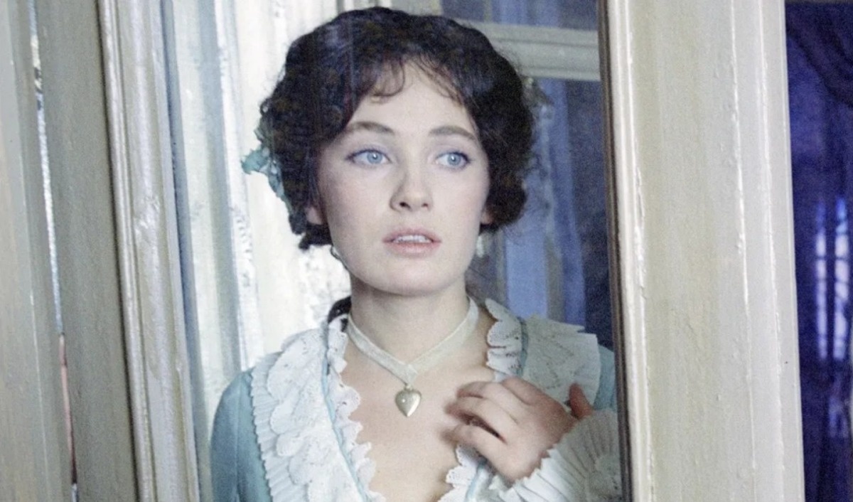 Лариса Гузеева в фильме "Жестокий романс" / Кадр из фильма