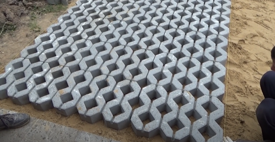 Укладка бетонной газонной решетки: Инструкция с расчетами и рекомендациями