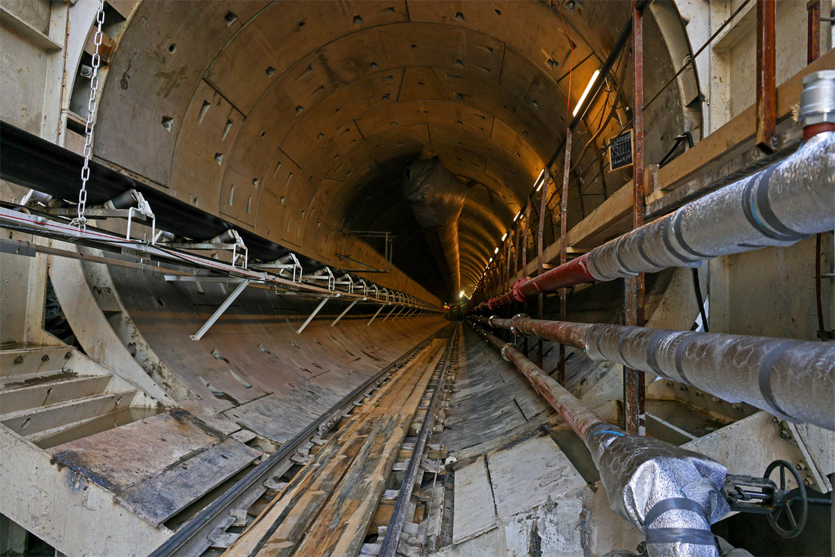     Так выглядит тоннель Красноярского метро: на сегодня длина таких подземных коммуникаций достигла 366 метров