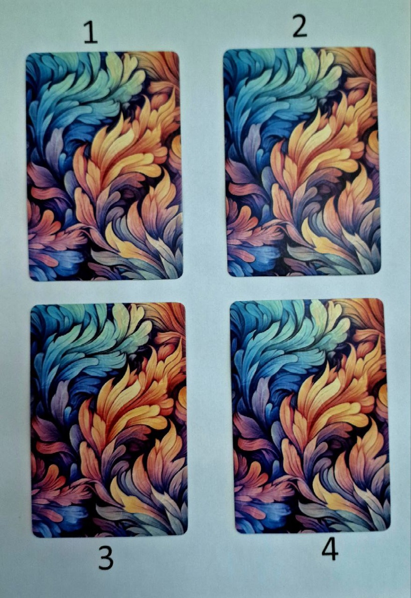 Выбери одну из четырех карт. Не думай долго, почувствую, к какой карте тебя тянет!