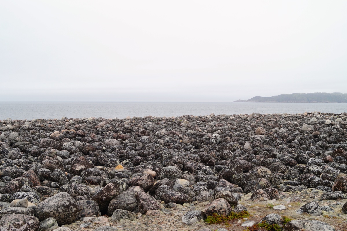 Каменный пляж Териберки