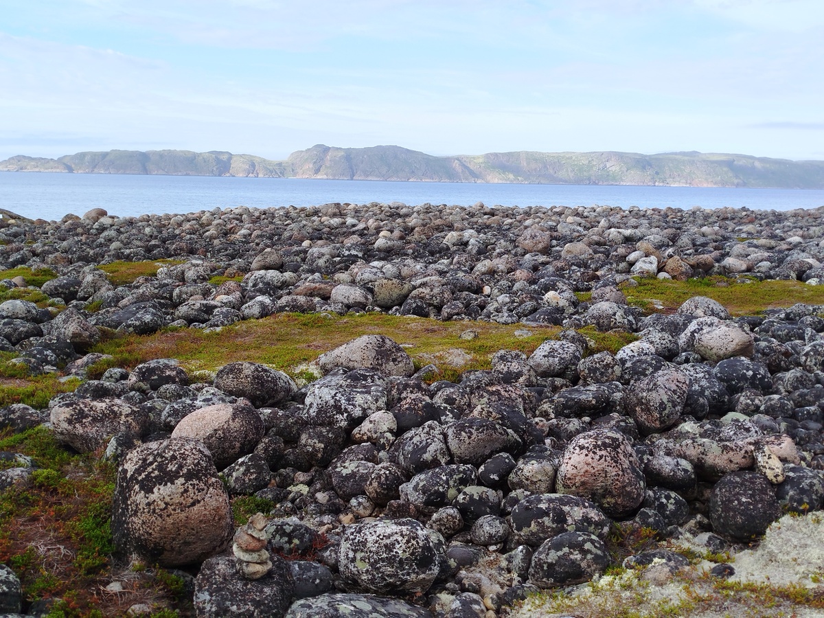 Каменный пляж Териберки