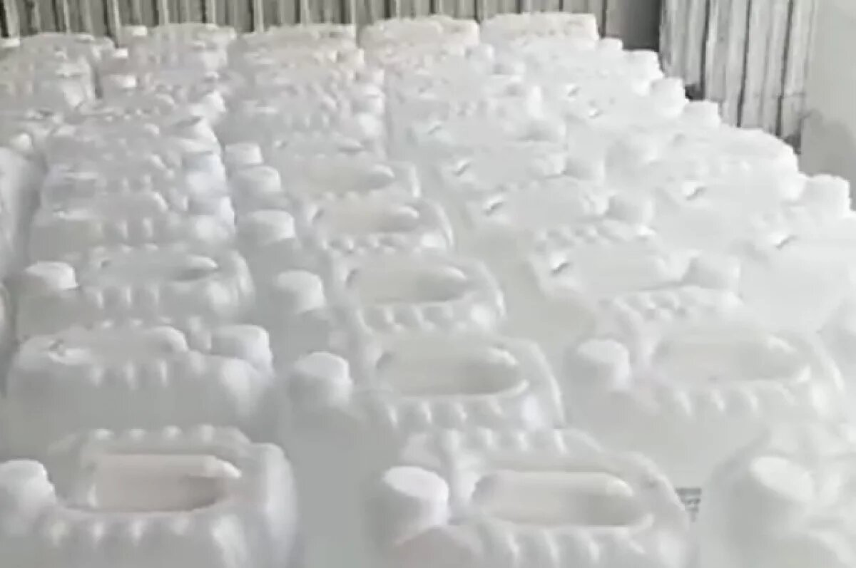    Более 11 тонн спиртовой жидкости изъяли из гаража в Забайкалье