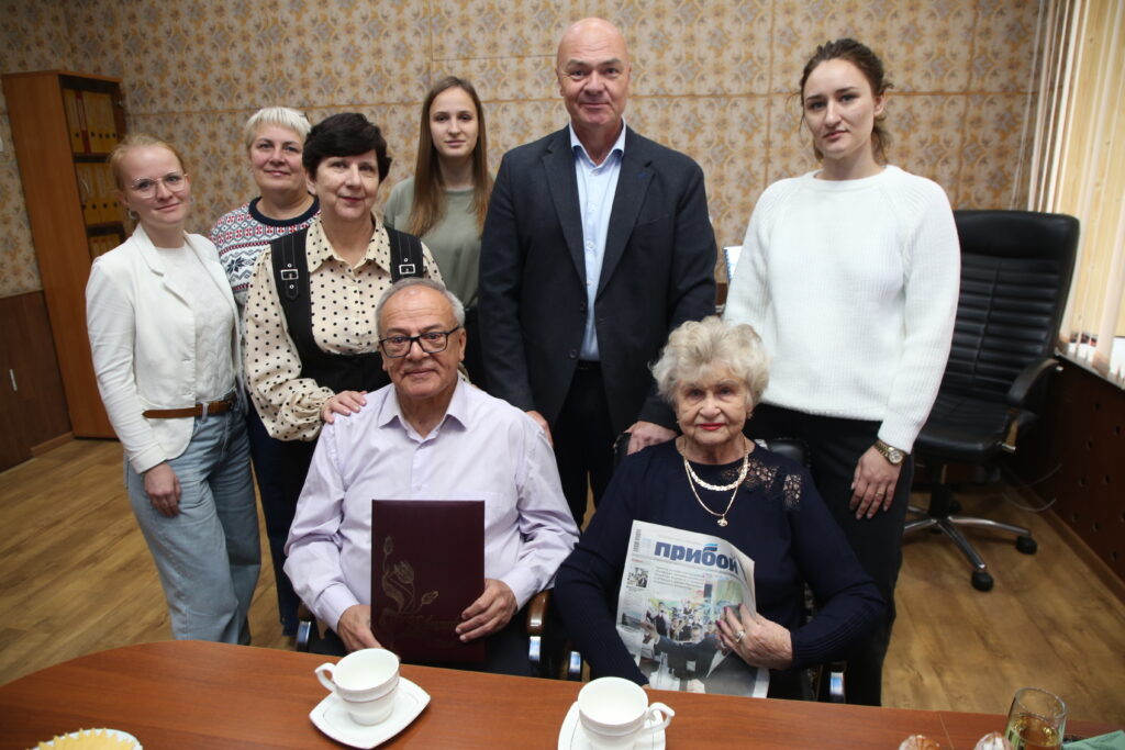    Герои дня Зинаида Смоляниченко и Иван Ходич, коллектив газеты «Прибой», Екатерина Курс и представители городского музея.