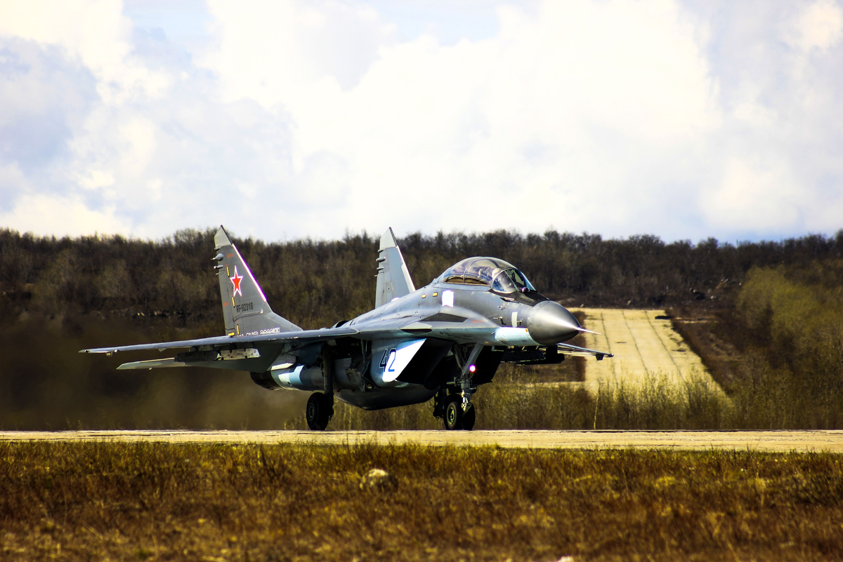 МиГ-29КУБ из авиагруппы «Адмирала Кузнецова» (100-й корабельный истребительный авиационный полк Северного флота)