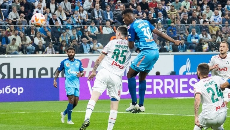    Евгений Морозов (№85) и Матео Кассьерра в матче «Зенит» — «Локомотив» (1:2). 24 сентября 2023 года.Вячеслав Евдокимов ФК «Зенит»