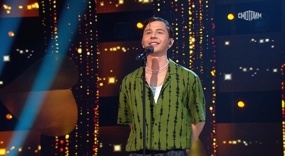 Макс Юдин - отличный певец с собственным почерком. Такие конкуренты нам не нужны. Фото скрин шот программы. 