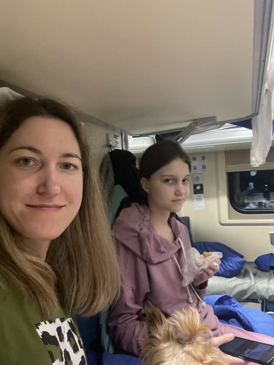 Сразу как сели, проснулся аппетит)