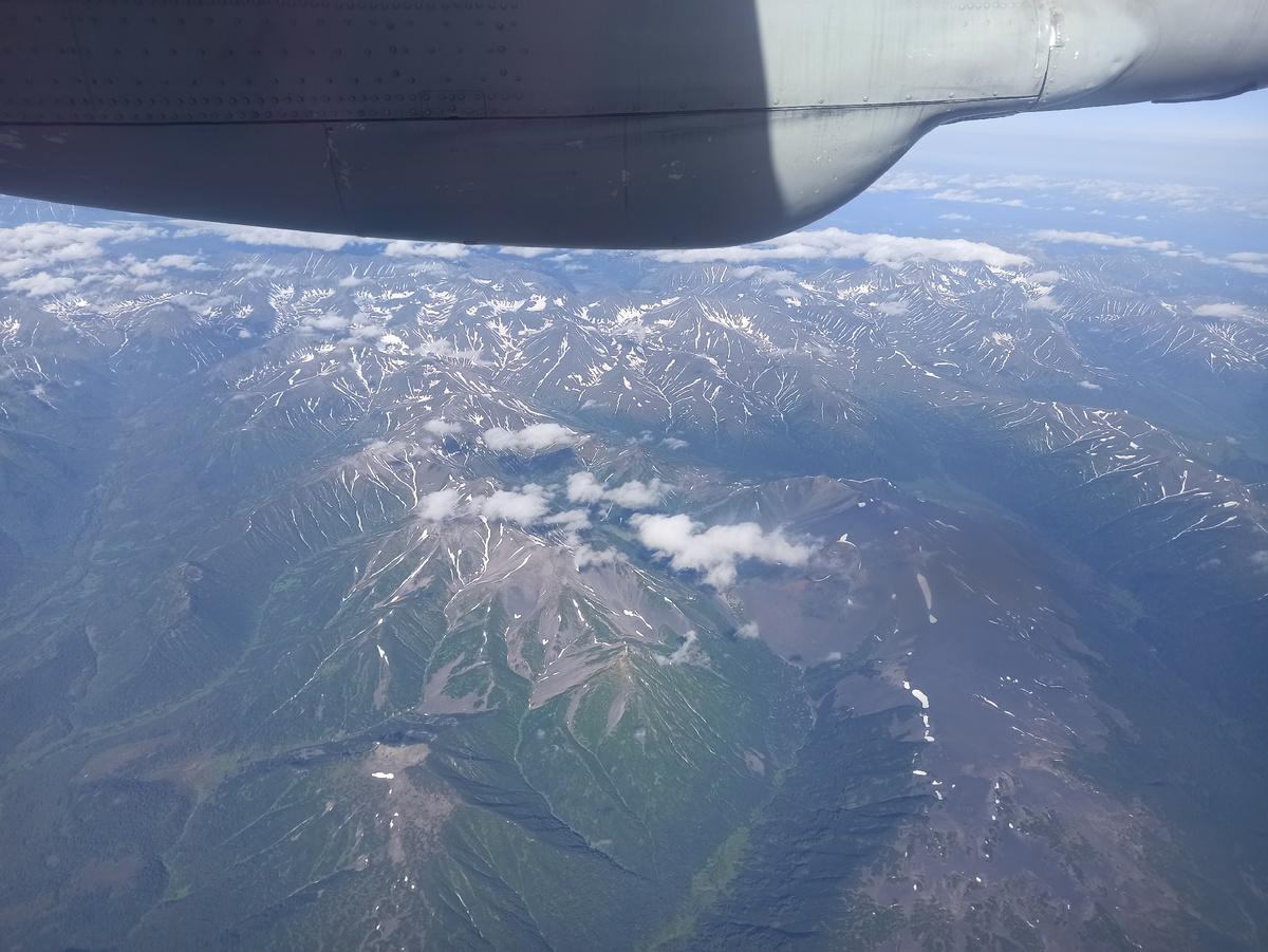 Под крылом самолёта.