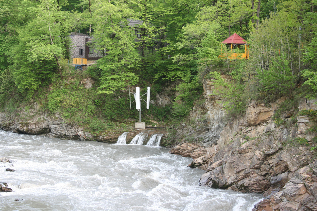 Первый водопад - "Три братца".