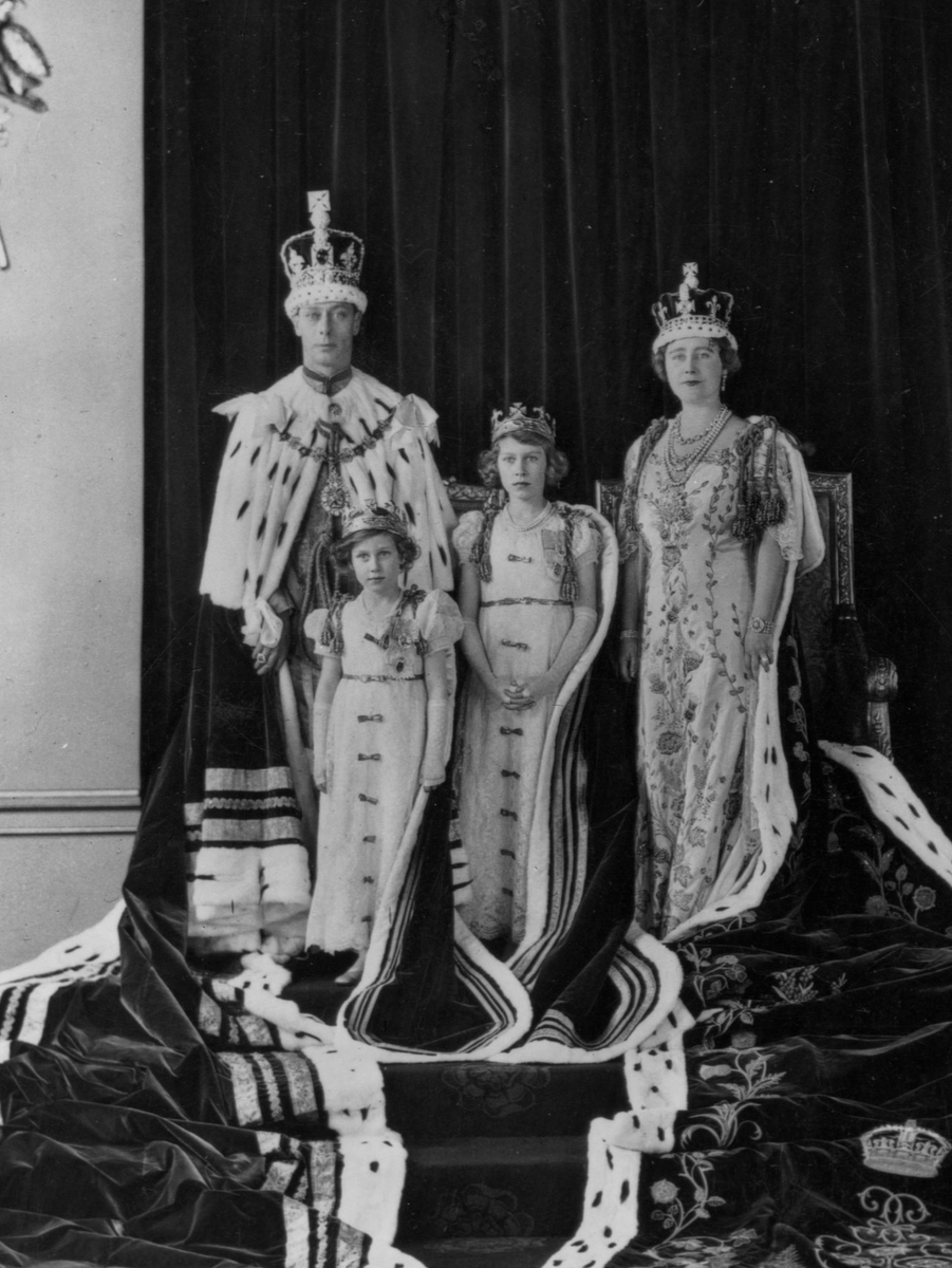 фото после коронации Георга VI в окружении семьи