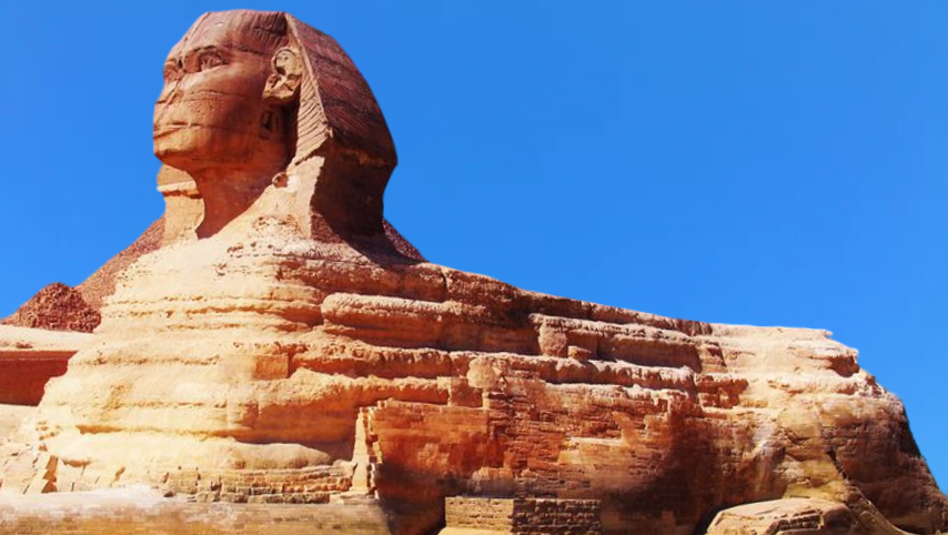 Сфинкс в долине пирамид