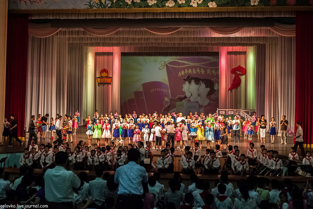  Дворец пионеров - одно из многочисленных выступлений