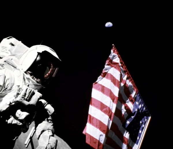 Официальное фото НАСА AS17-134-20384