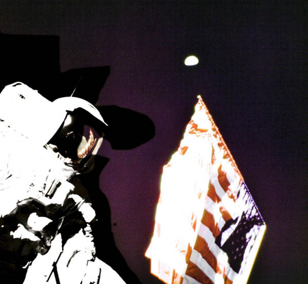 Следы фотошопа на официальном фото НАСА AS17-134-20384, выявленные при изменении яркости и контрастности.