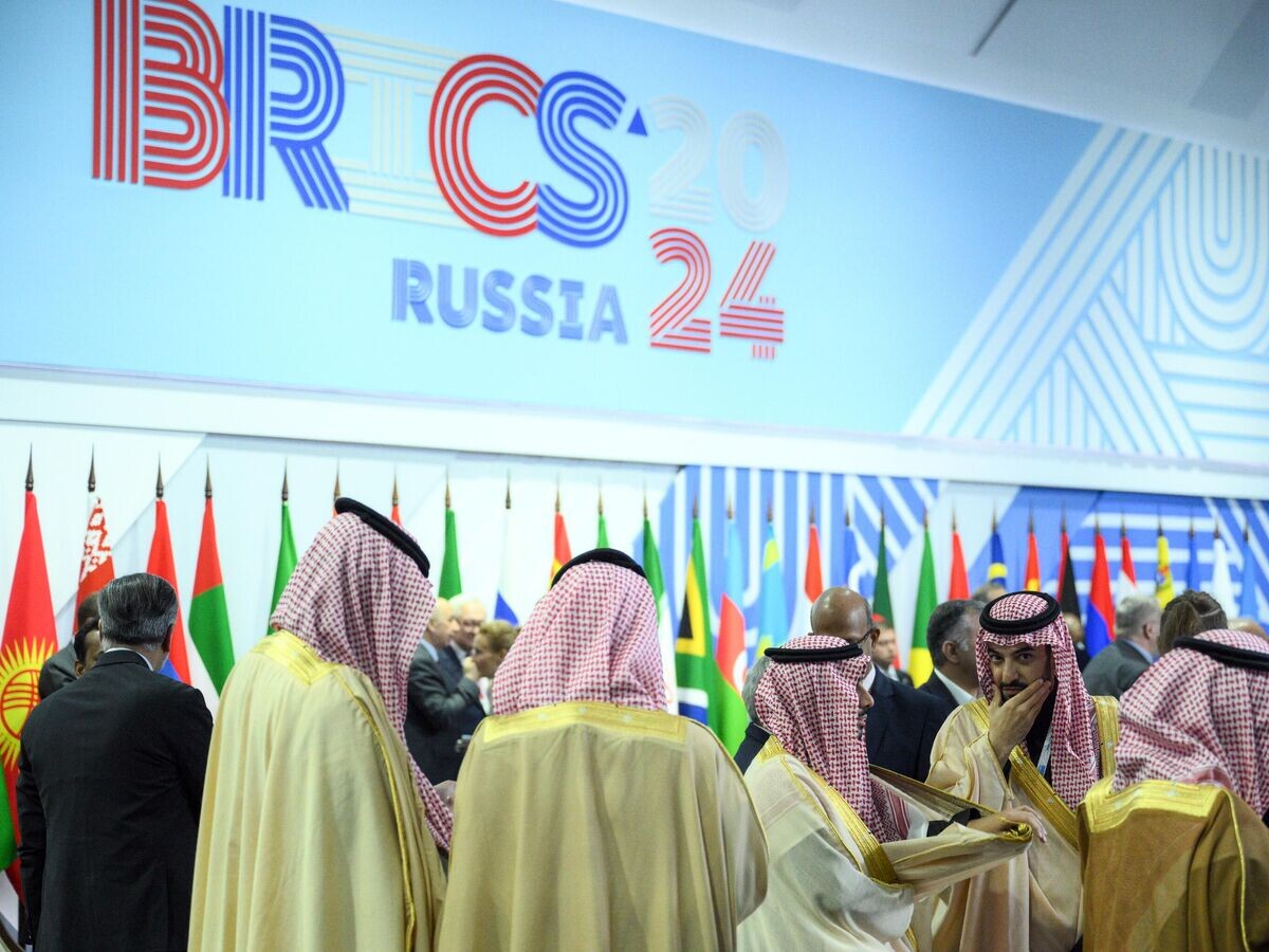    Члены делегаций перед началом пленарного заседания XVI саммита БРИКС в формате "БРИКС плюс/аутрич"© РИА Новости / Фотохост-агентство brics-russia2024.ru