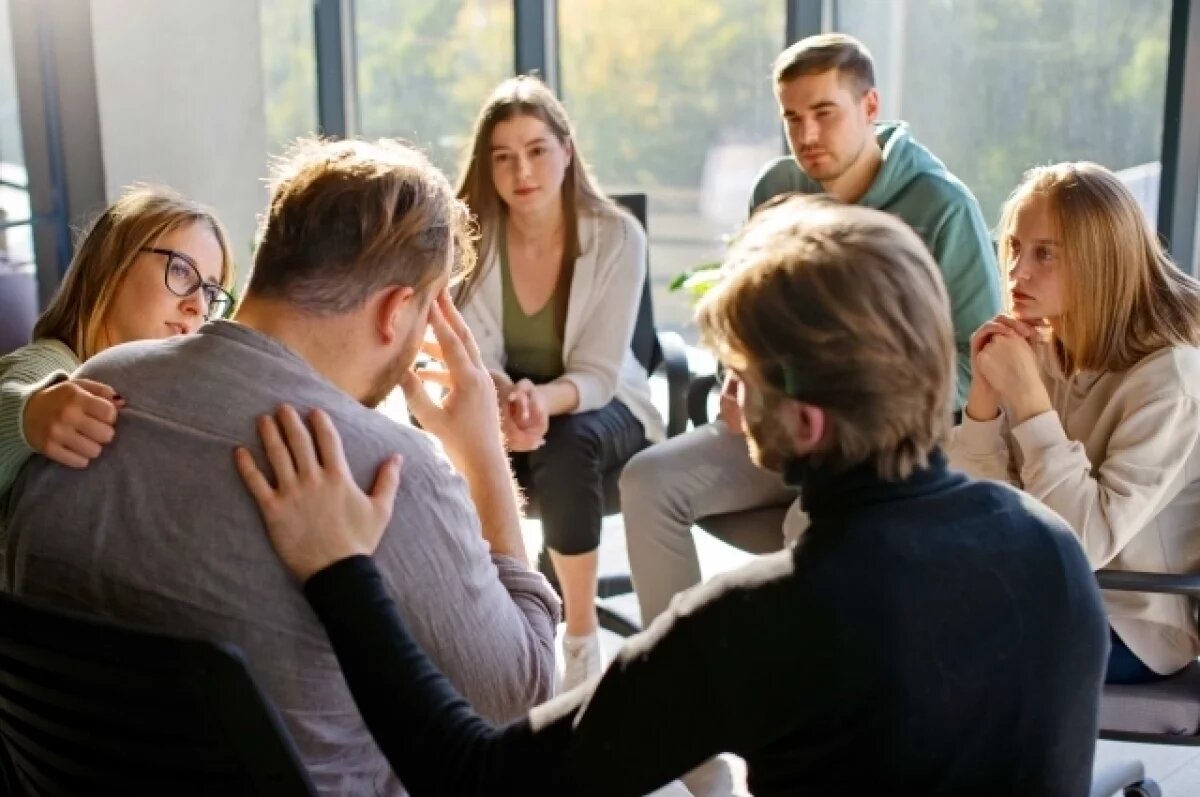    Здесь ни у кого не спрашивают фамилий, просто слушают, поддерживают.