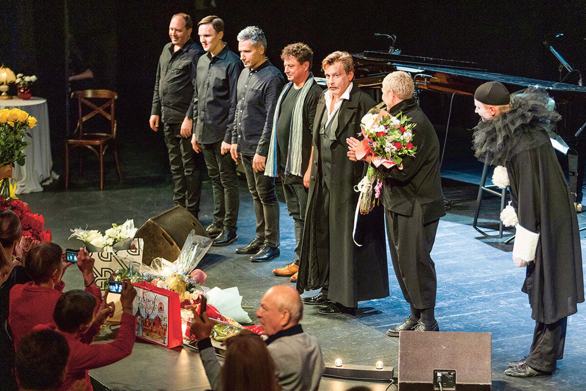    На премьере спектакля «Вертинский» с квартетом Евгения Борца, режиссером Ниной Чусовой и мимом Андреем Кислициным Филипп Гончаров