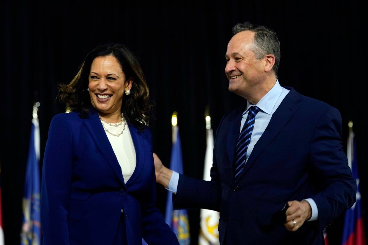 Муж Камалы Харрис Дуглас Эмхофф прямо связан с транс национальными компаниями – разработчиками литиевых месторождений в Северной Каролине