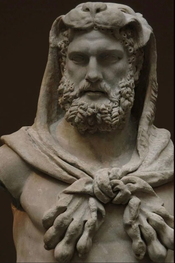 Греки почитали Геракла и как бога, и как героя. Со времён ранней Республики героя чтили и в Риме под именем Геркулес. 