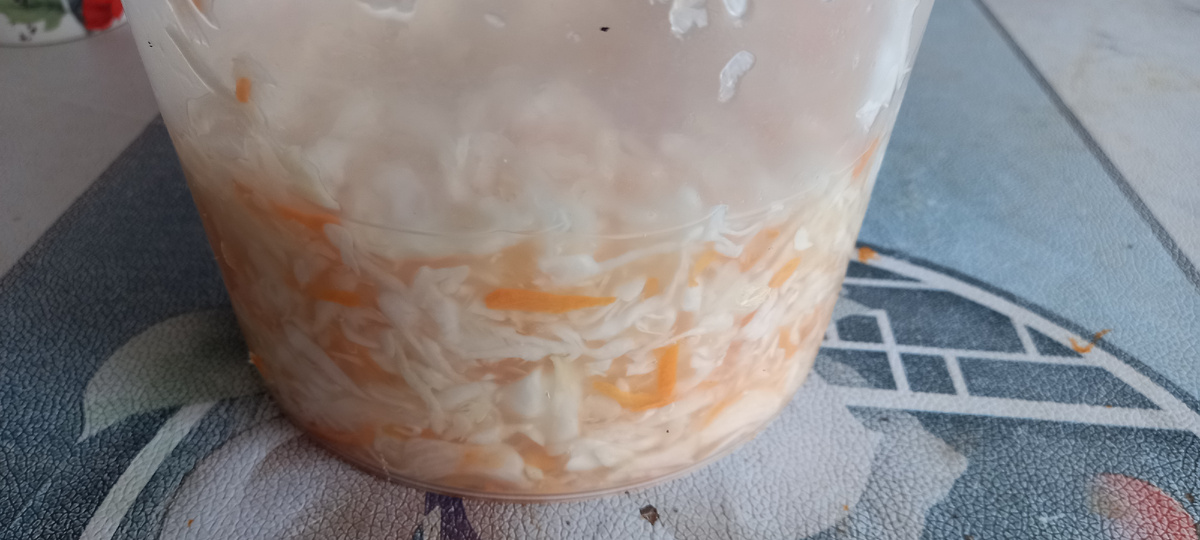 Половино капусты уже сьели.