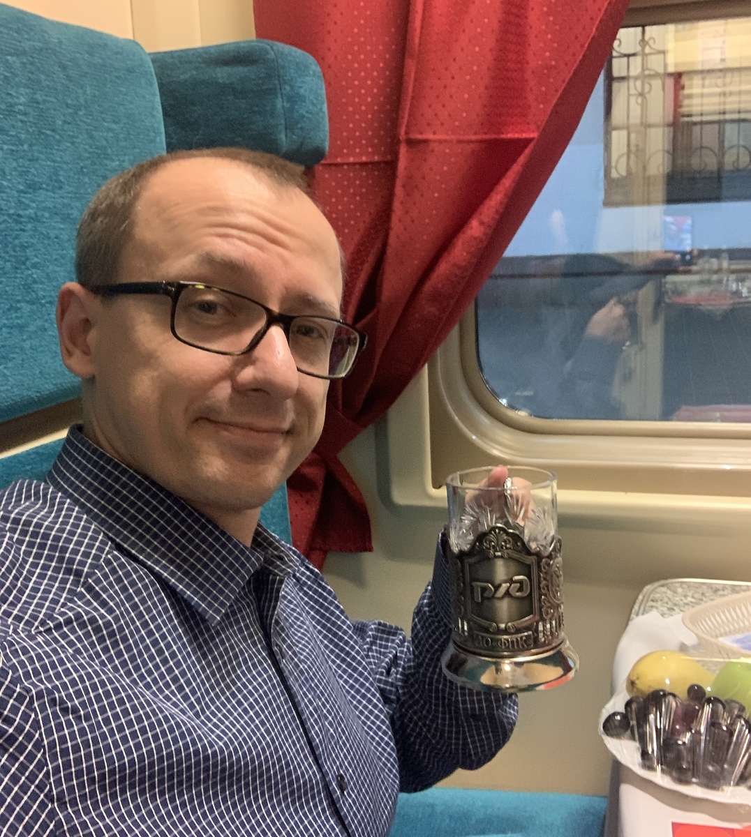 Поехали! А в бокале совсем не чай )