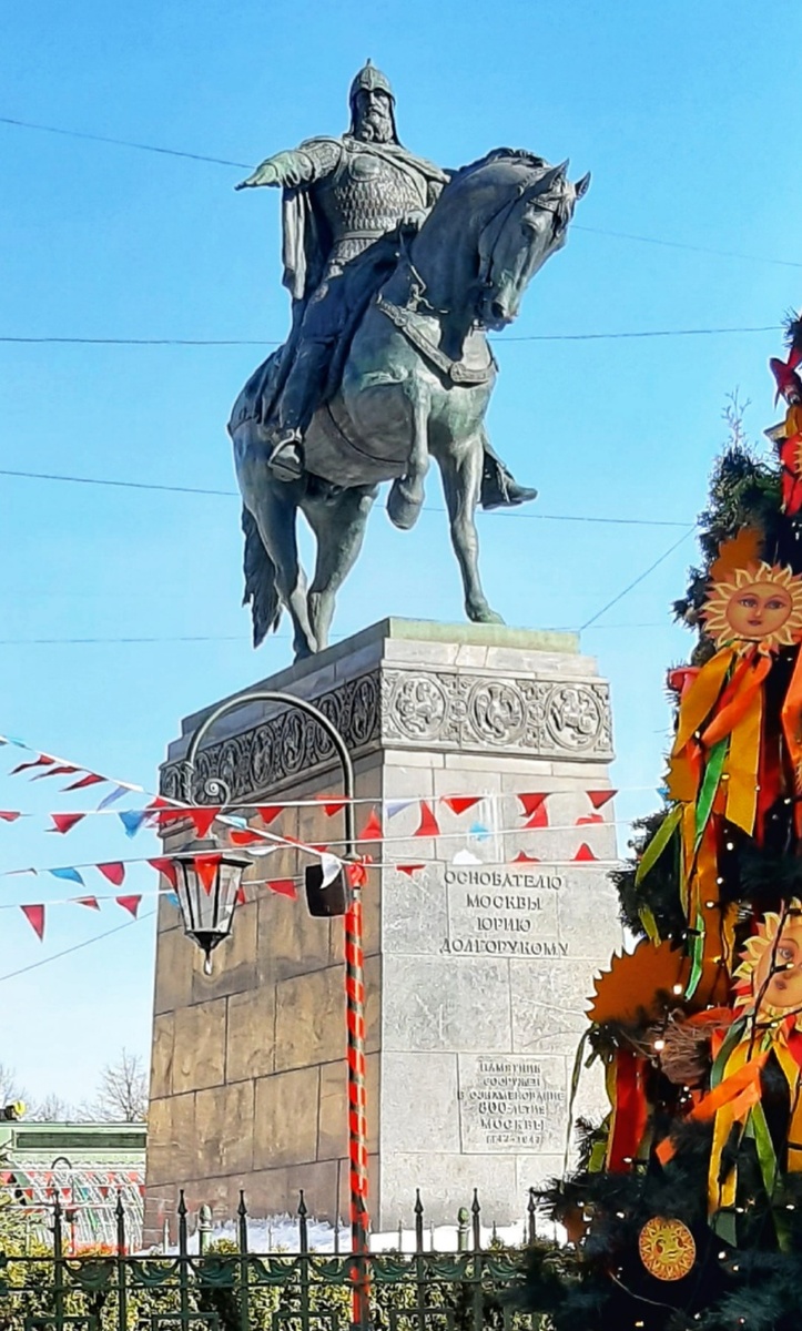 Памятник Юрию Долгорукому на Тверской площади. Фото автора. Январь 2024 г.