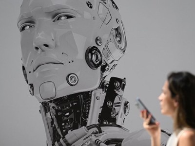    Минцифры: на «Госуслугах» появится ИИ-консультант