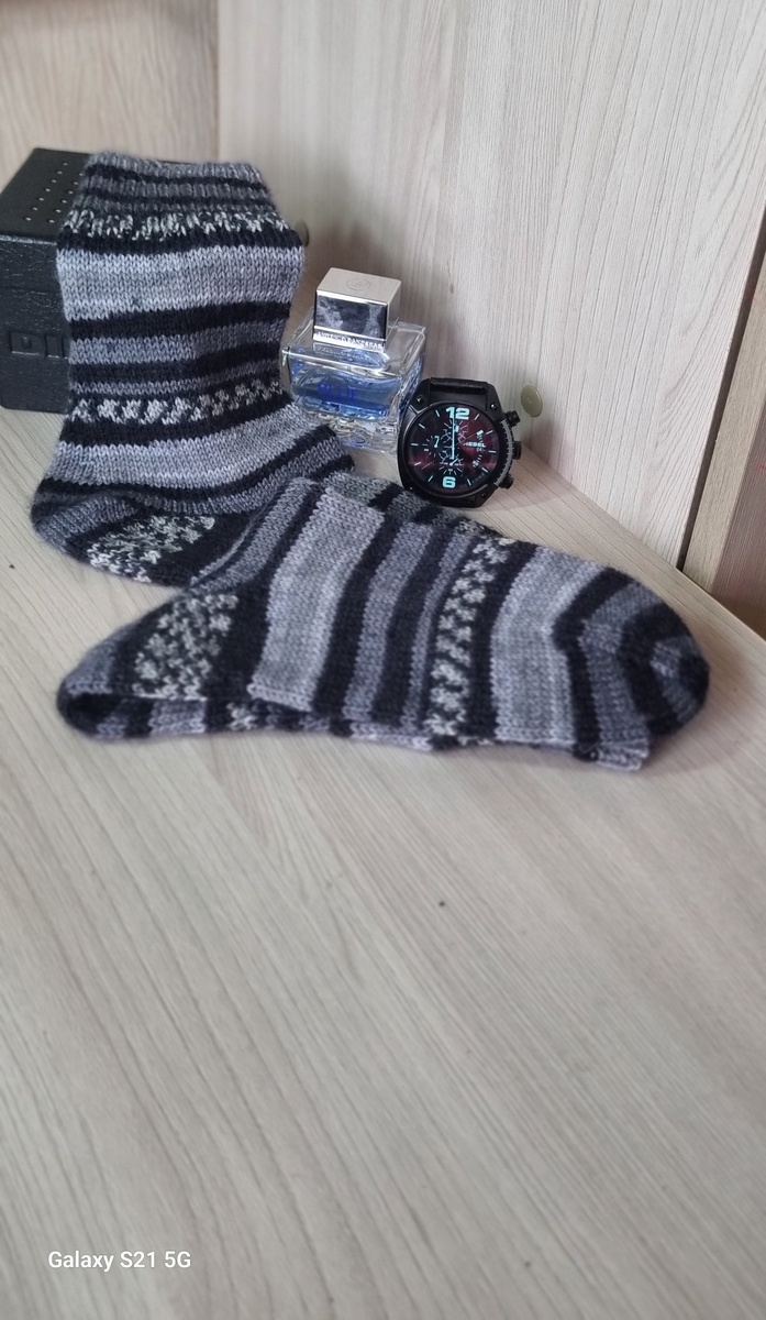 Получились тоненькие, а теплые очень 👍 (P.S. проверено на себе, муже и сыне)