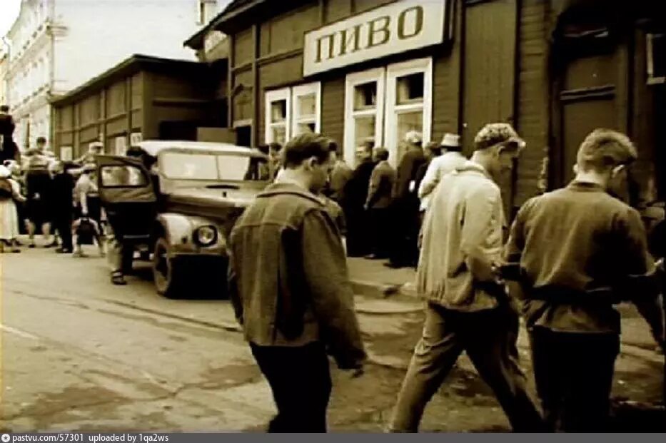 Пятницкий колхозный рынок. Автор: Б. Новоселов. Источник фильм "Прощай, шпана замоскворецкая" 1987 года, время действия в фильме - 1956 год.