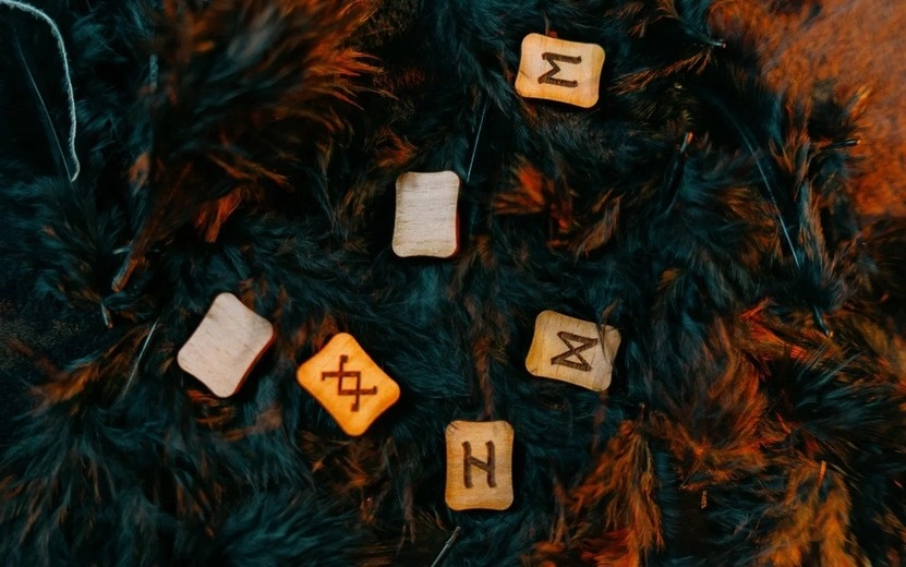    Гадание на рунах онлайн: что предсказывают древние знаки на неделю с 28 октября по 3 ноября