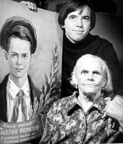 Татьяна Морозова с внуком Павлом. 1968 год. Внука назвали в честь Павлика Морозова