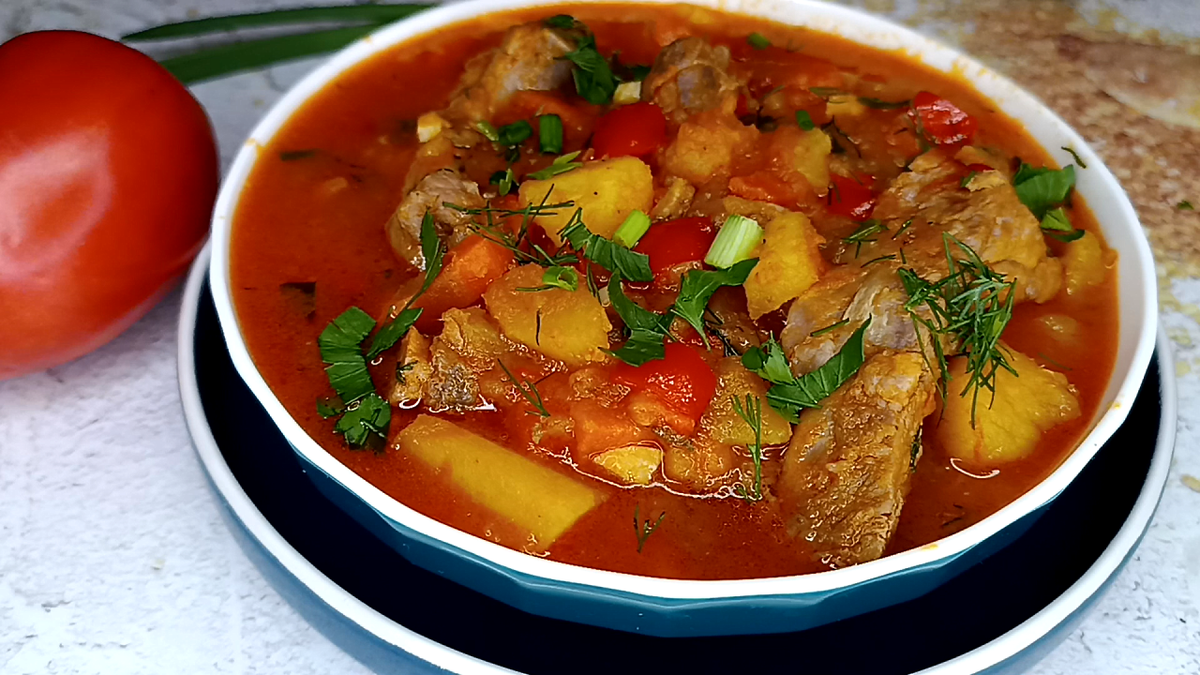 Густой и наваристый суп из свиных ребрышек