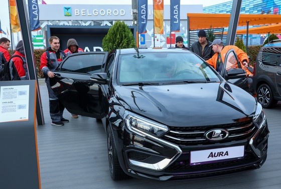    Автомобиль Lada Aura