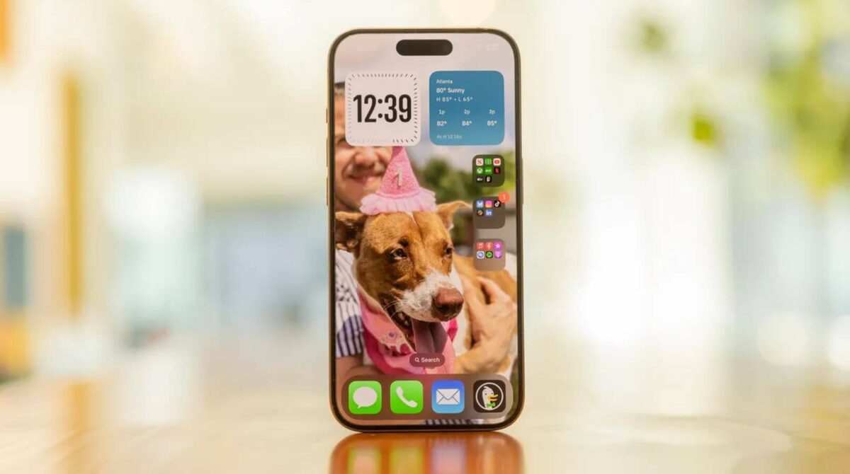    Делюсь личным опытом, стоит ли обновляться на iOS 18. Фото: zdnet.com