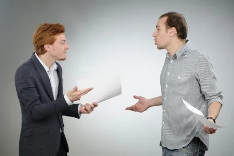 Спор о важности документоведения. Photo by "Ксю, у тебя удаленка!"