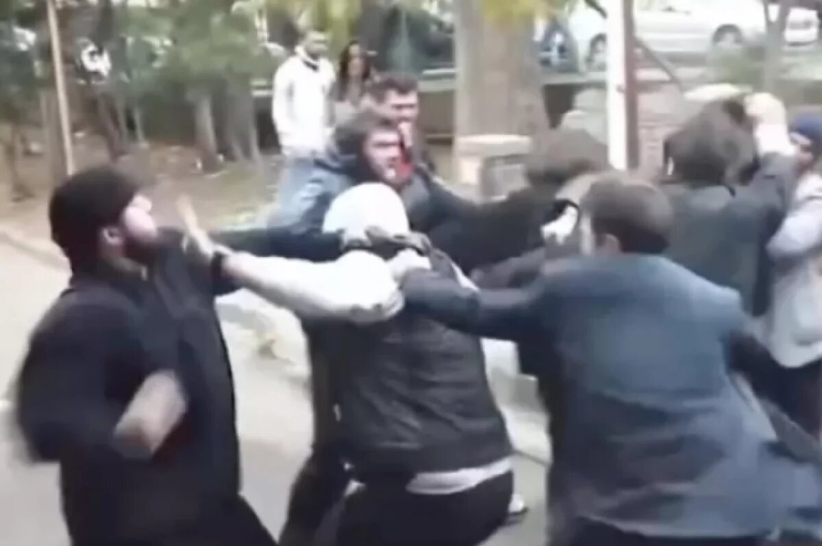    В Тбилиси вспыхнули стычки между сторонниками правящей партии и оппозицией