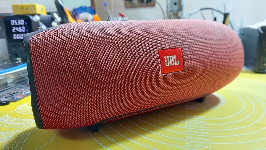 JBL Xtreme в полный рост