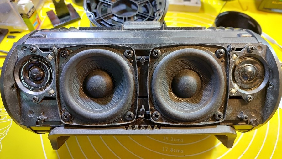 JBL Xtreme раздета, но не побеждена