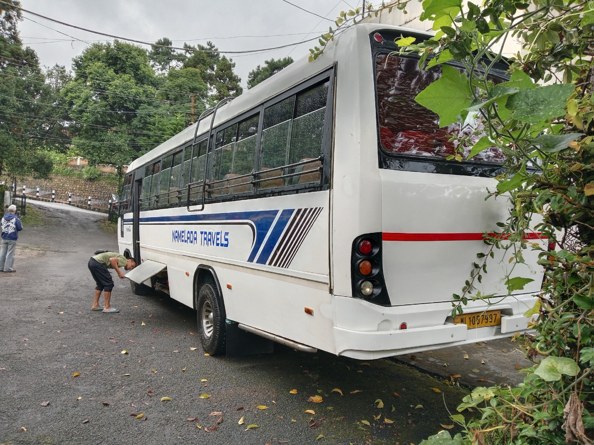 Автобус чистый, новенький 